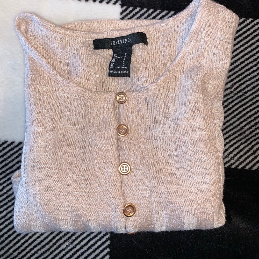 ✨Forever 21 Long Sleeve Top✨
•would fit xs-small